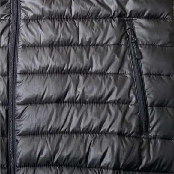 Men's Black Quilted Vest - Picture 5 of 11